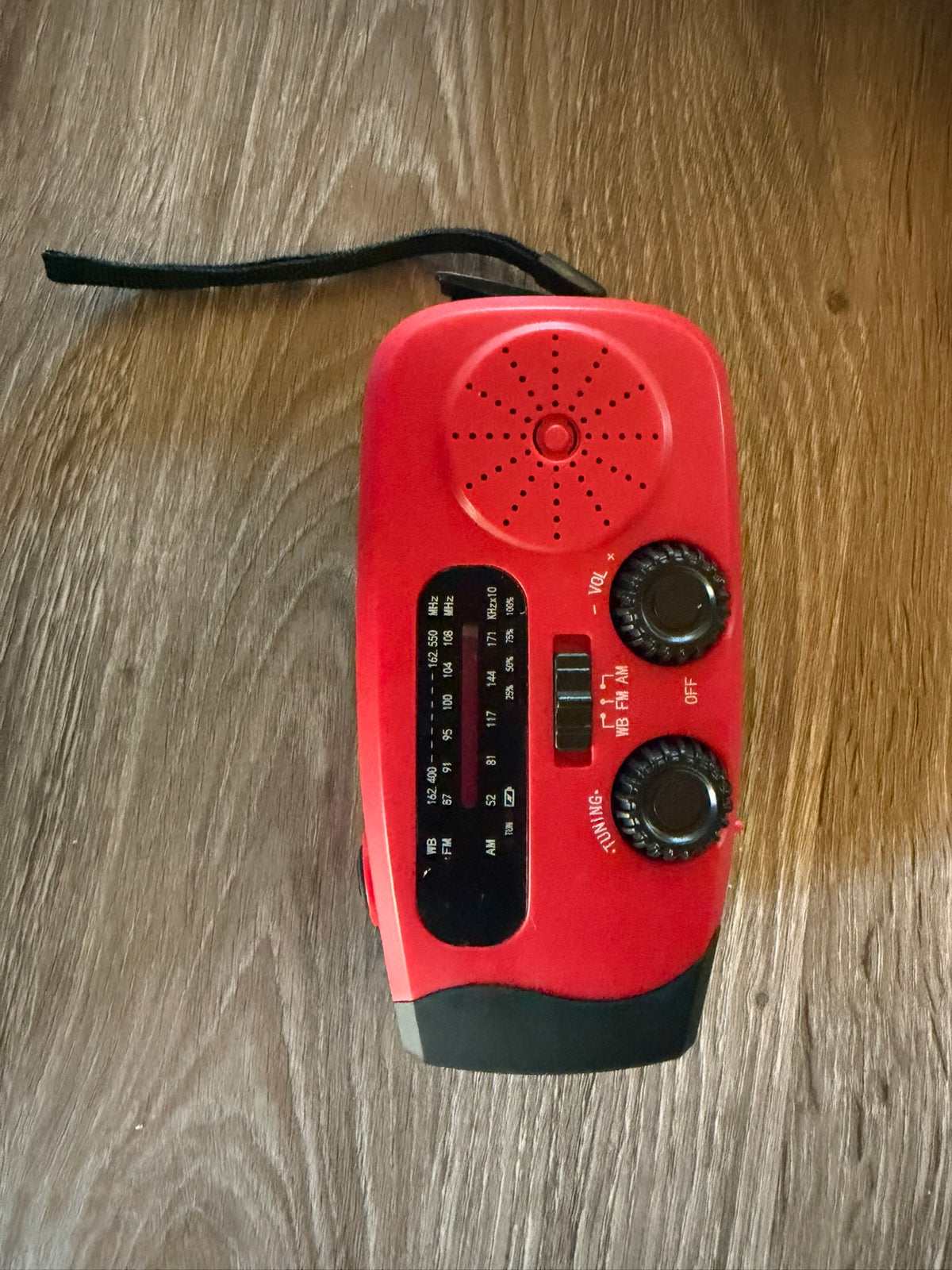HAND CRANK SURVIVAL RADIO