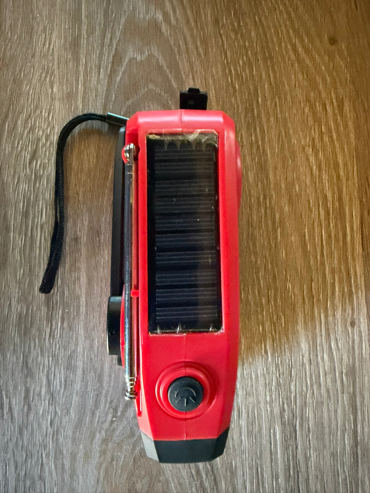 HAND CRANK SURVIVAL RADIO
